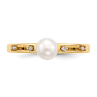 14k Freshwater Cultured Pearl and Diamond Ring